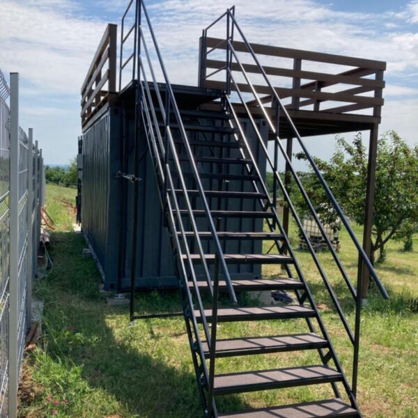 Scară metalică modulară pentru container